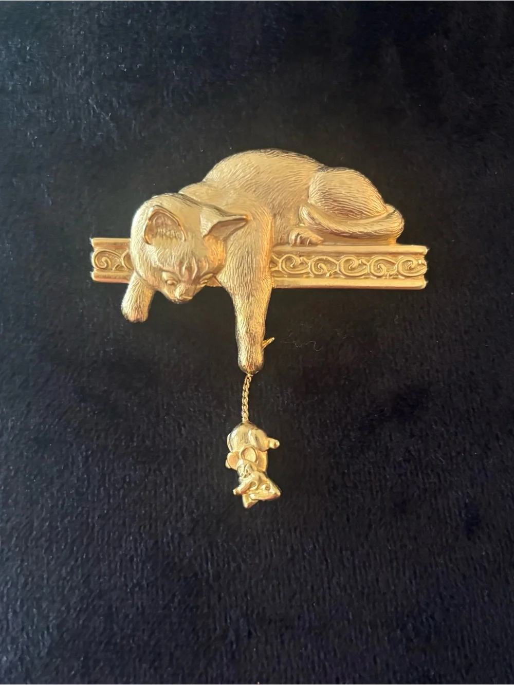 Vintage JJ Jonette Jewelry Cat & Mouse Figural Brooch Pin, Gold Tone